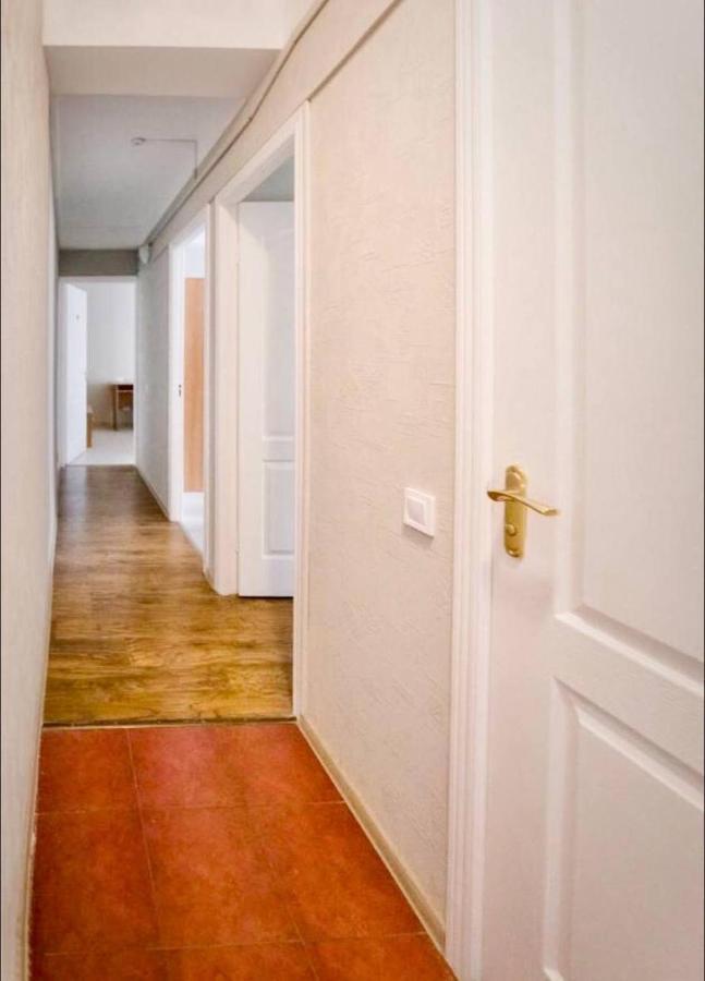 Hotel 7F Kiev Esterno foto