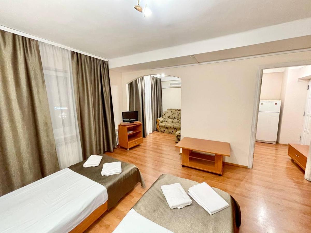 Hotel 7F Kiev Esterno foto