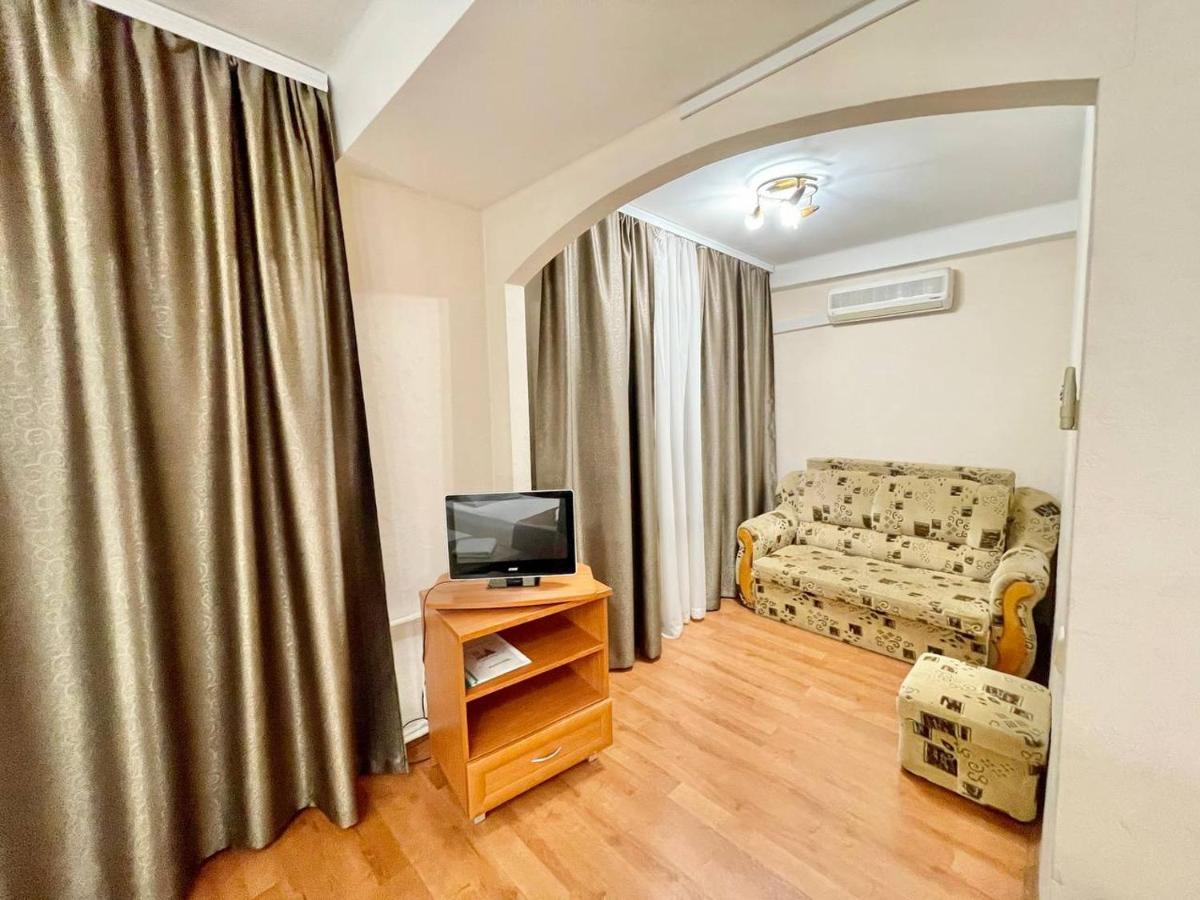 Hotel 7F Kiev Esterno foto