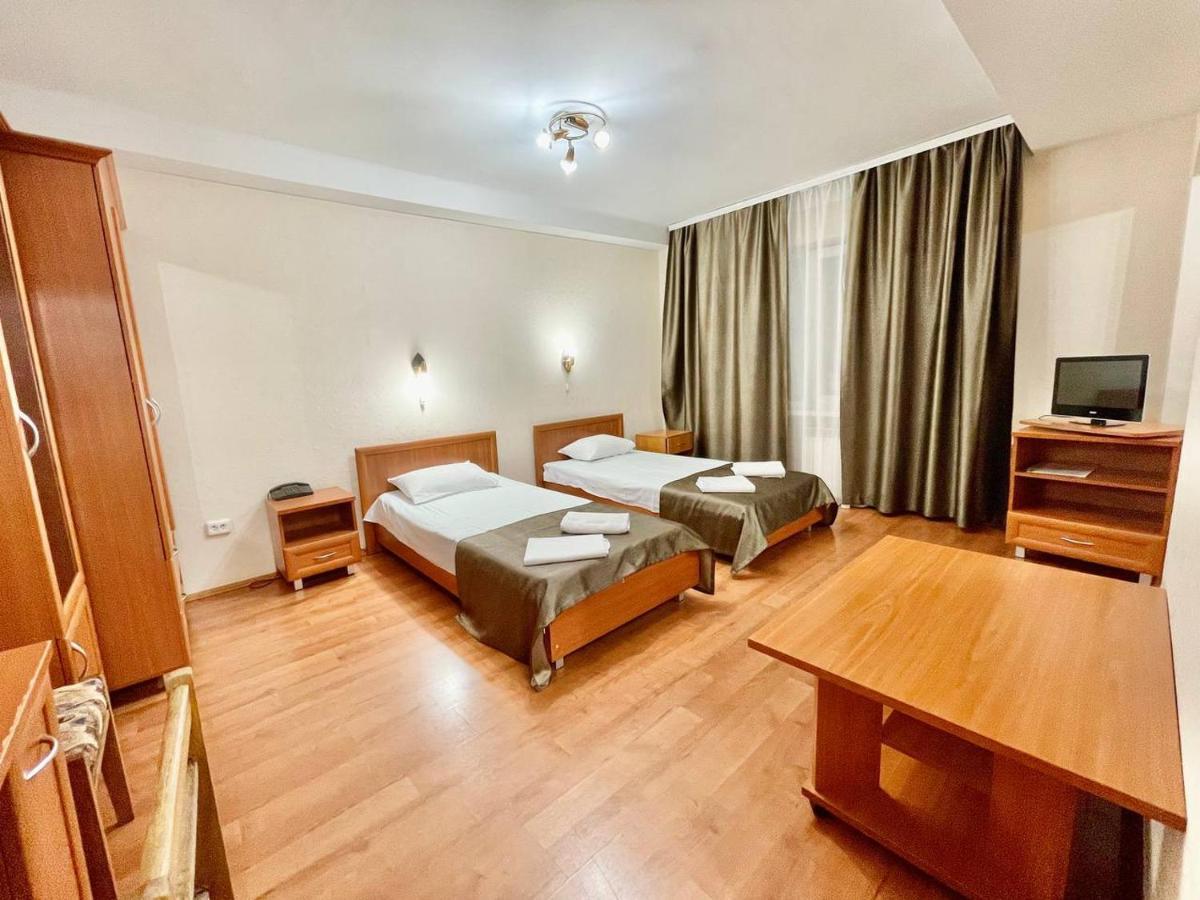 Hotel 7F Kiev Esterno foto
