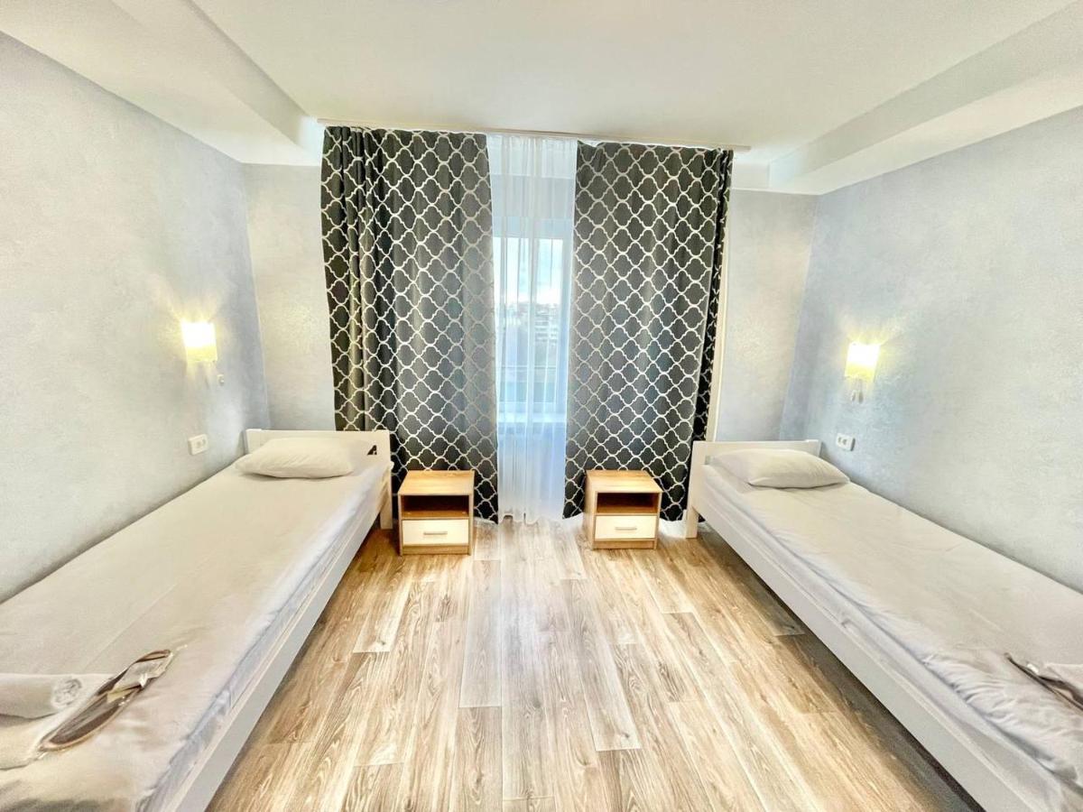 Hotel 7F Kiev Esterno foto
