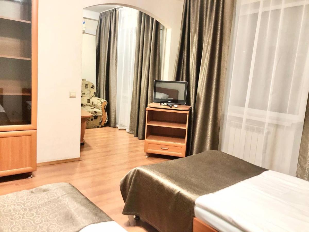 Hotel 7F Kiev Esterno foto