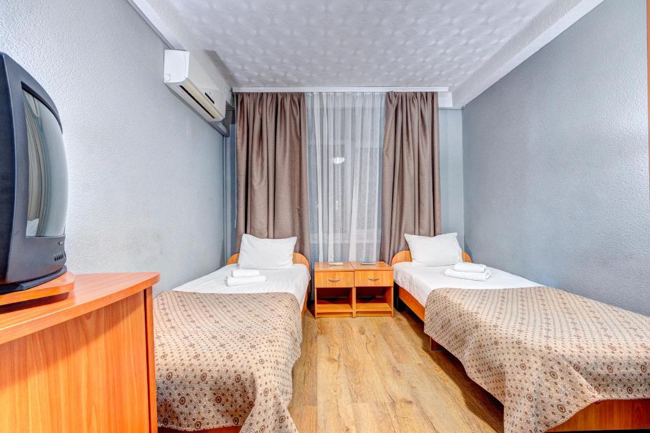 Hotel 7F Kiev Esterno foto