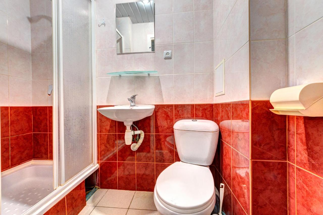 Hotel 7F Kiev Esterno foto