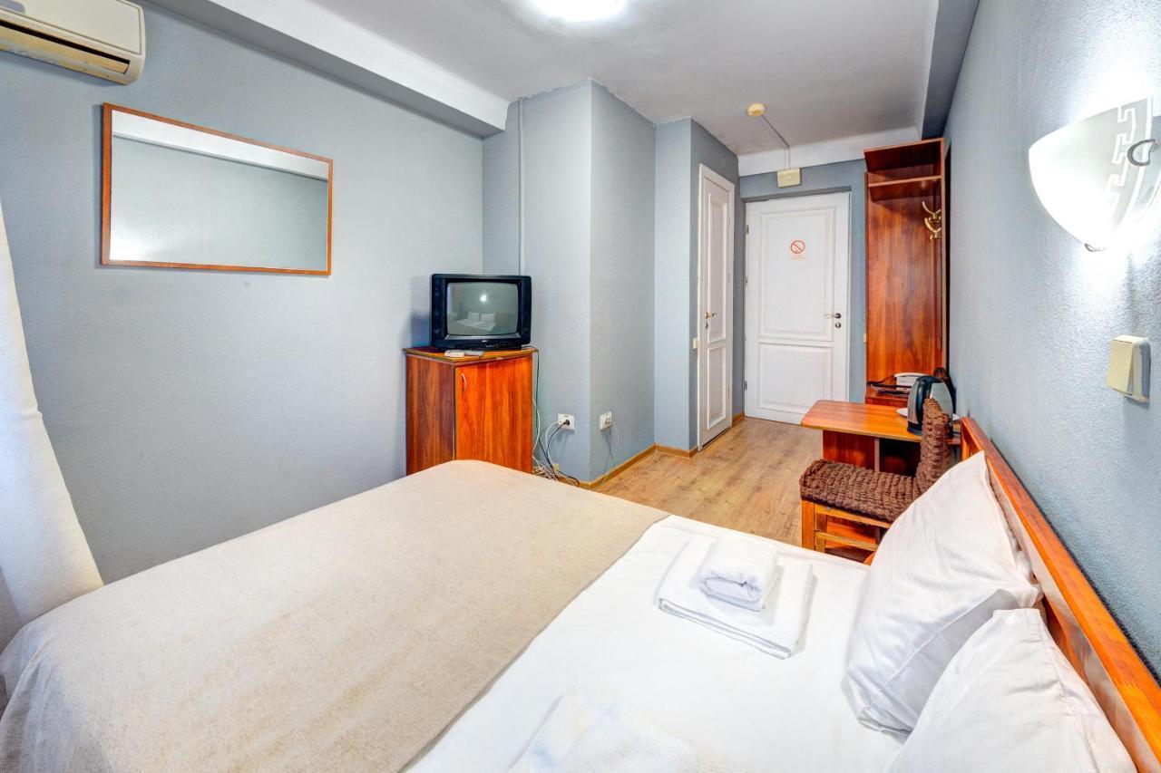 Hotel 7F Kiev Esterno foto