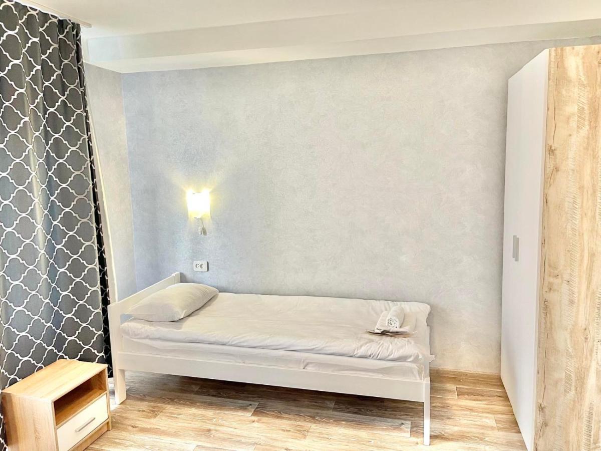 Hotel 7F Kiev Esterno foto