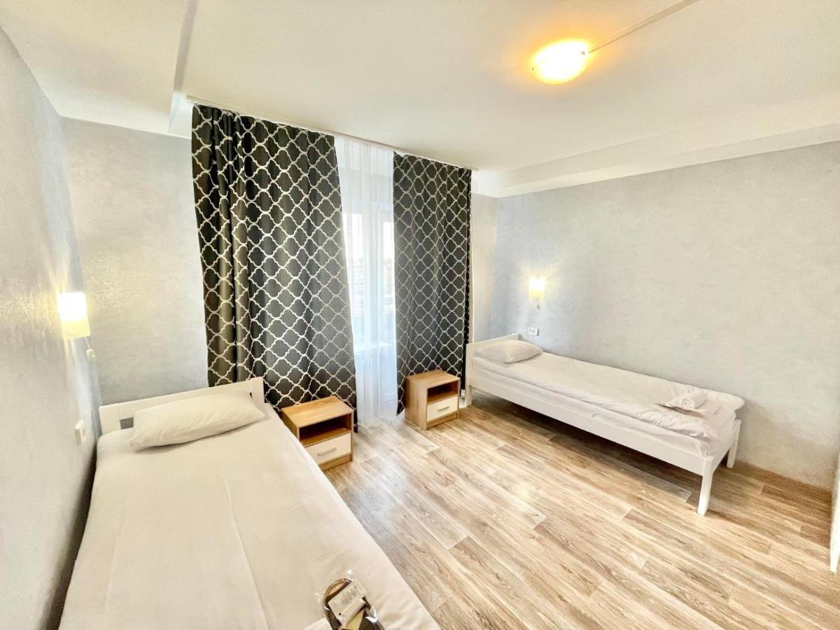Hotel 7F Kiev Esterno foto
