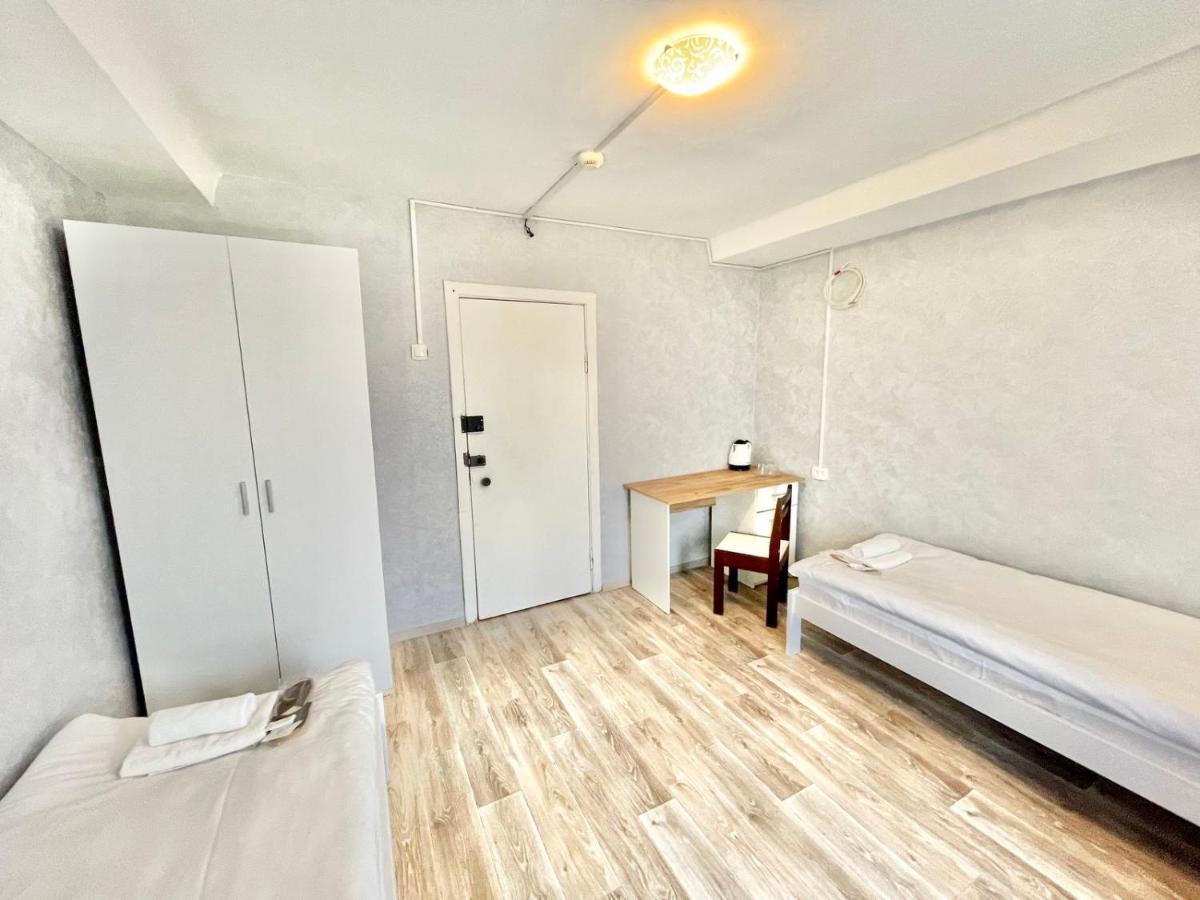 Hotel 7F Kiev Esterno foto